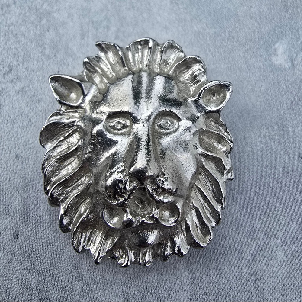 Vintage Silver Tone Lion Head Sweater Guard Scarf Clip Lion Face